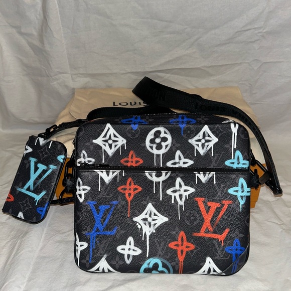 LOUIS VUITTON MONOGRAM GRAFFITI TRIO MESSENGER - Picture 1 of 16